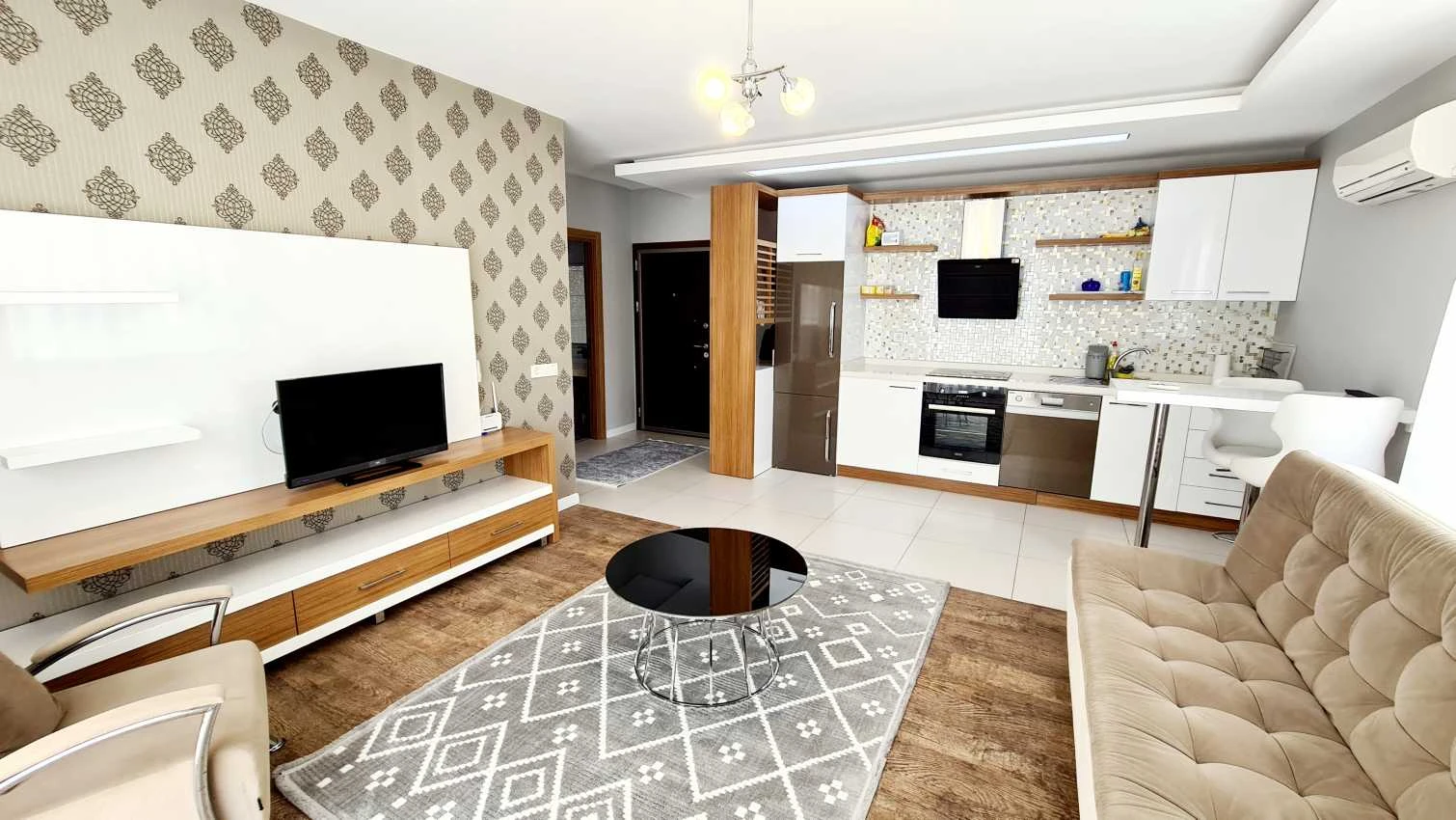 housebind 1+1 жиһазы бар дайын 3 пәтер Махмутлар / Аланияның танымал курорттық аймағында 1-7-8 қабаттарда орналасқан.