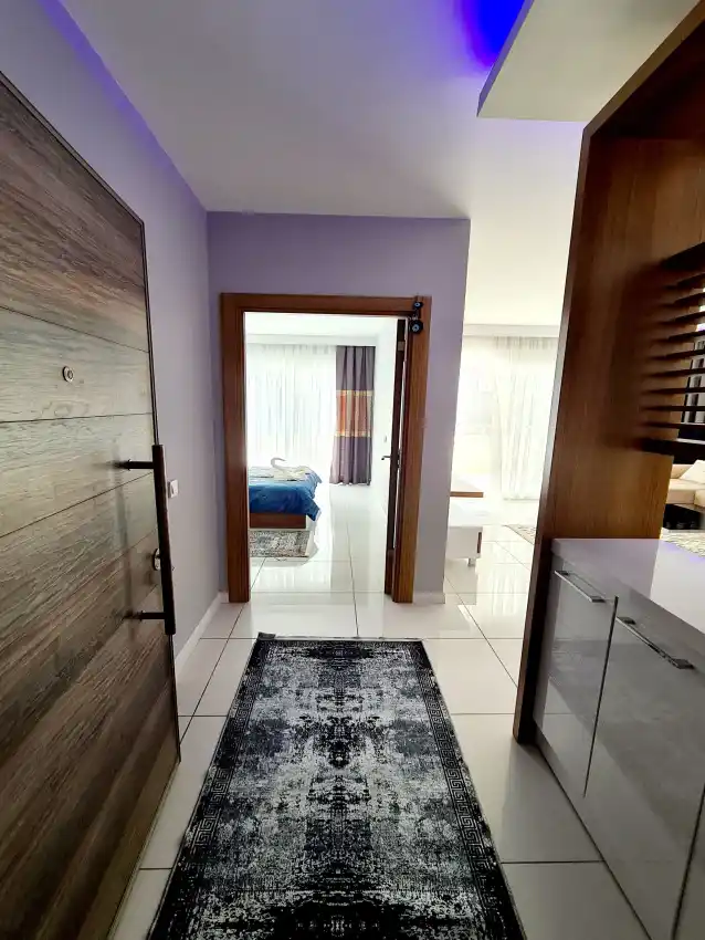 housebind 1+1 жиһазы бар дайын 3 пәтер Махмутлар / Аланияның танымал курорттық аймағында 1-7-8 қабаттарда орналасқан.