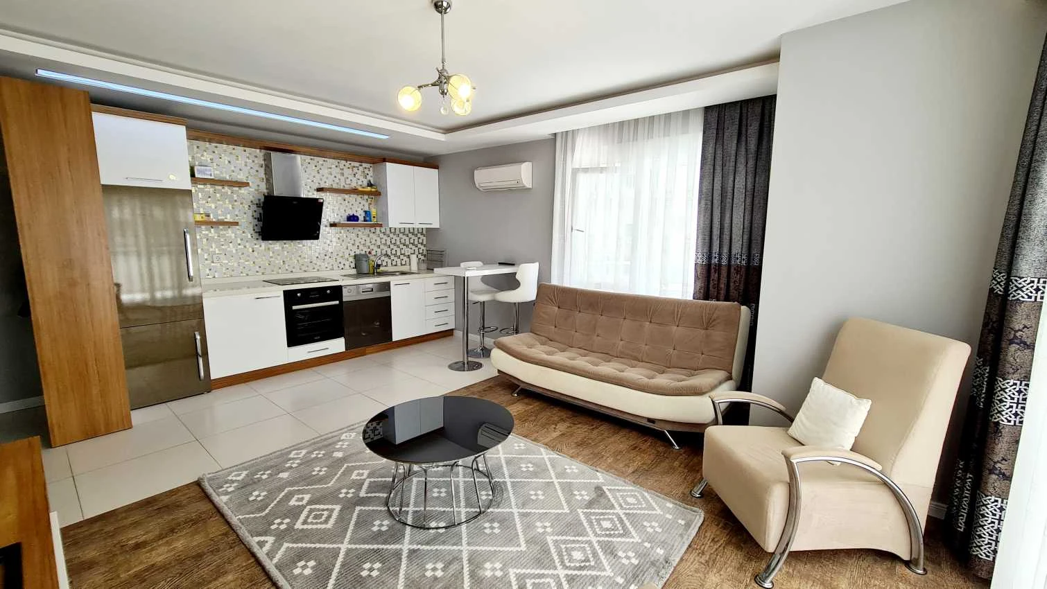 housebind 1+1 жиһазы бар дайын 3 пәтер Махмутлар / Аланияның танымал курорттық аймағында 1-7-8 қабаттарда орналасқан.