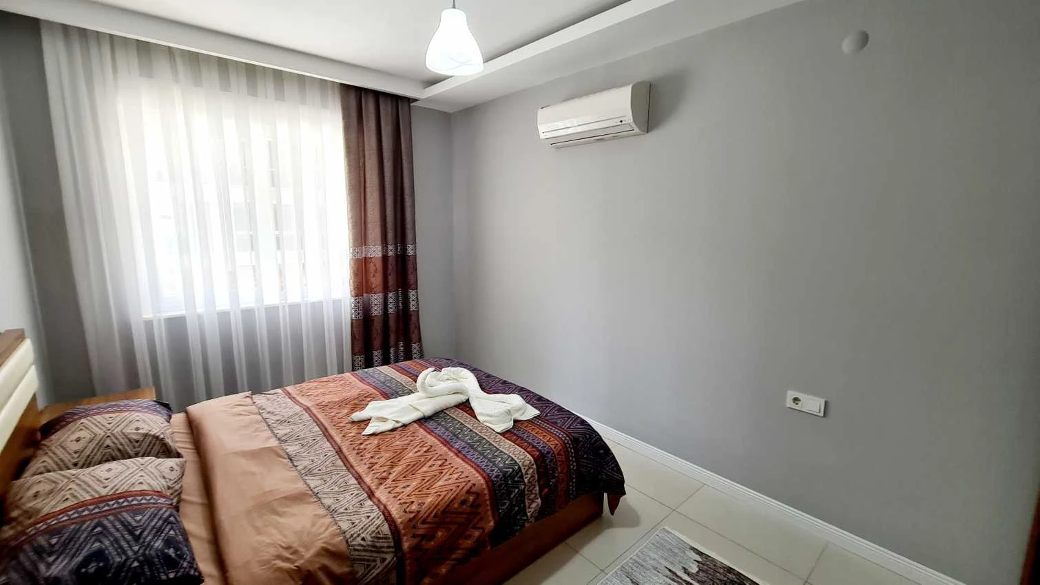 housebind 1+1 жиһазы бар дайын 3 пәтер Махмутлар / Аланияның танымал курорттық аймағында 1-7-8 қабаттарда орналасқан.